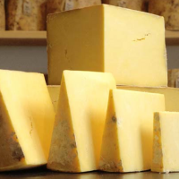 Mature Keens Cheddar (250g)